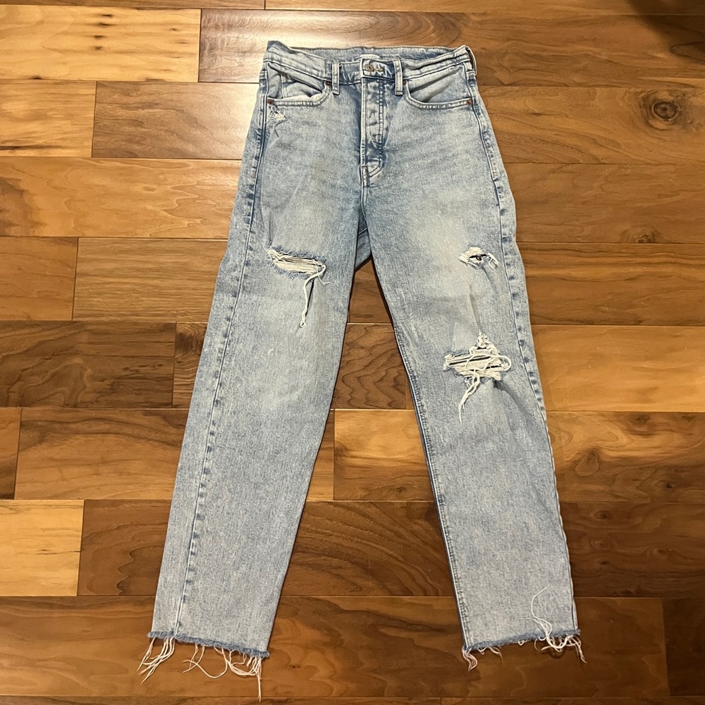 Old Navy Women’s Light Blue Straight Leg Jeans